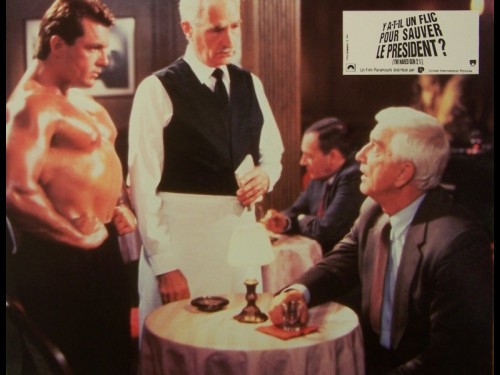 Y A-T-IL UN FLIC POUR SAUVER LE PRESIDENT - THE NAKED GUN