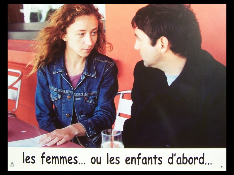 Photo du film LES FEMMES OU LES ENFANTS D'ABORD -LOT PHOTOS -