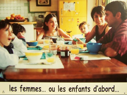 LES FEMMES OU LES ENFANTS D'ABORD