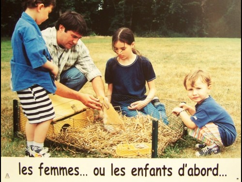 LES FEMMES OU LES ENFANTS D'ABORD