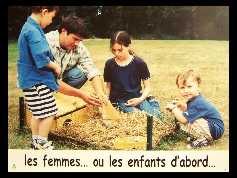 Photo du film LES FEMMES OU LES ENFANTS D'ABORD