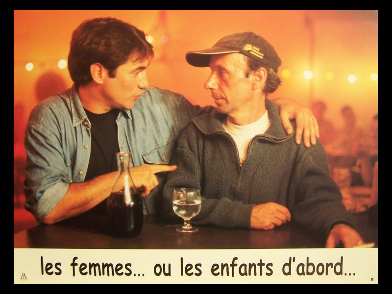 Photo du film LES FEMMES OU LES ENFANTS D'ABORD