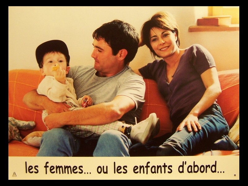 Photo du film LES FEMMES OU LES ENFANTS D'ABORD