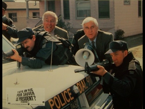 Y A-T-IL UN FLIC POUR SAUVER LE PRESIDENT - THE NAKED GUN