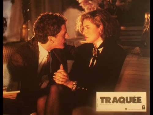 TRAQUÉE - SOMEONE TO WATCH OVER ME
