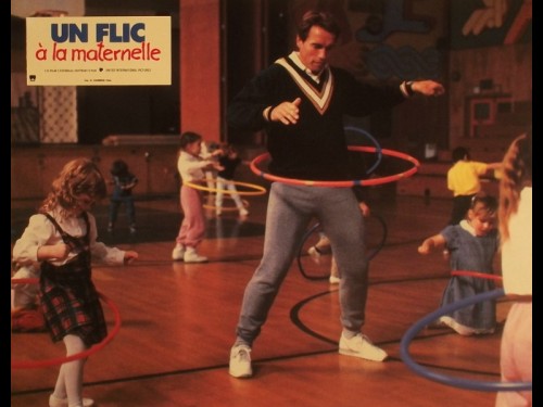 FLIC A LA MATERNELLE (UN) - KINDERGARTEN COP