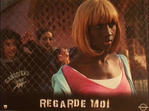 REGARDE MOI
