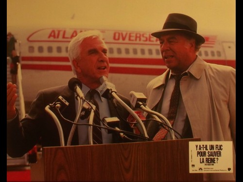 Y A T-IL UN FLIC POUR SAUVER LA REINE - THE NAKED GUN: FROM THE FILES OF POLICE SQUAD