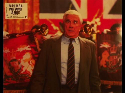 Y A T-IL UN FLIC POUR SAUVER LA REINE - THE NAKED GUN: FROM THE FILES OF POLICE SQUAD